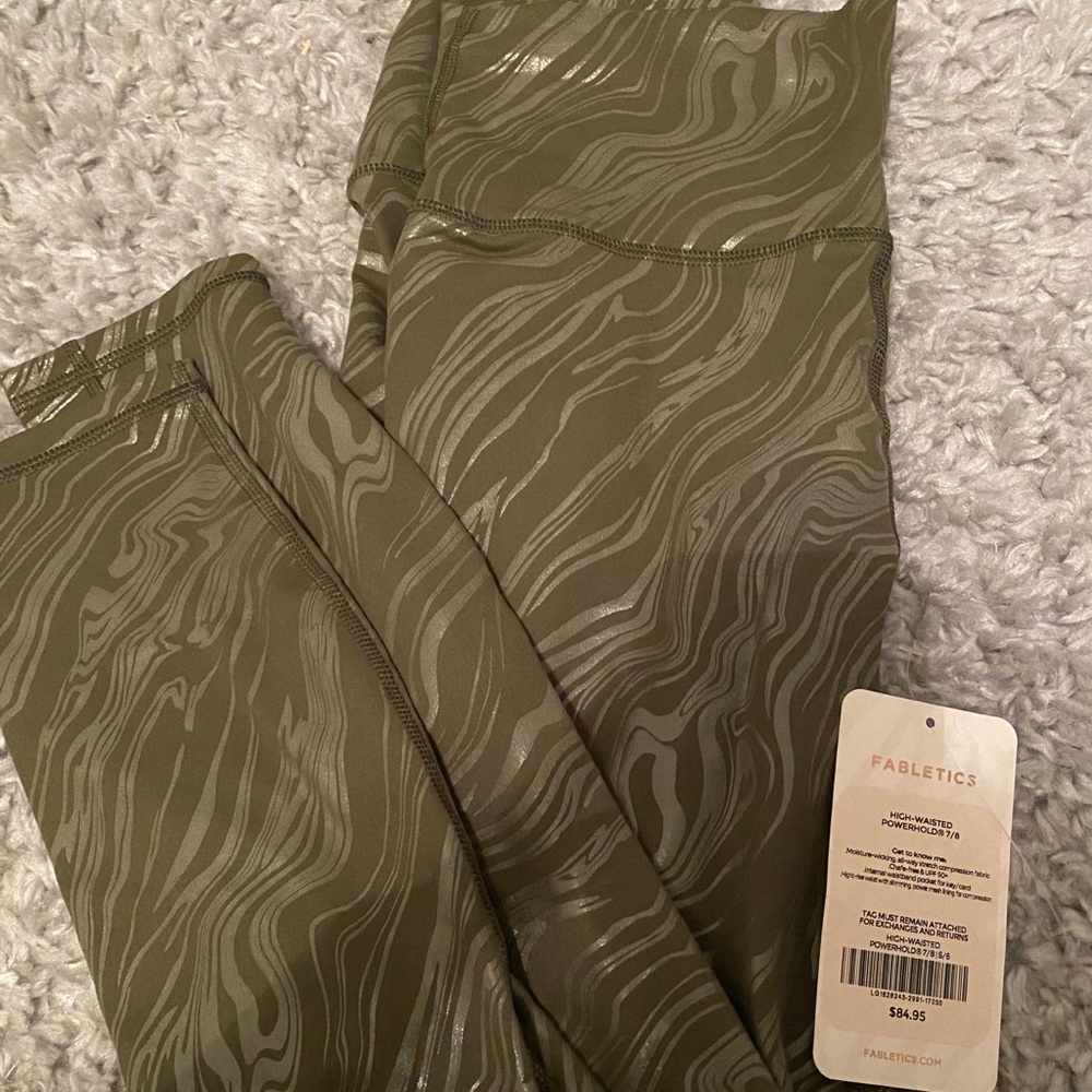 BRAND NEW green high-waisted fabletics leggings